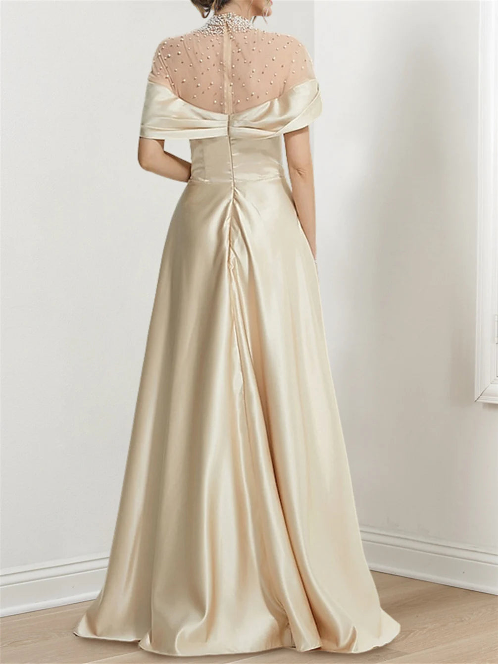 Robe de soirée trapèze à col montant et longueur au sol